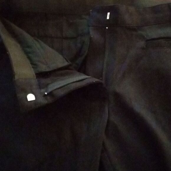 SIGNATURE COLLECTION WOMEN'S CAPRIS - Picture 3 of 10